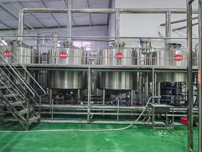 啤酒廠可以年產(chǎn)量5萬噸的大型自動(dòng)化精釀啤酒設(shè)備